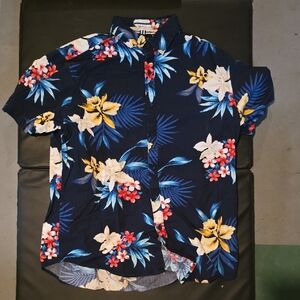 Cactus Navy Floral Short-Sleeve Button-Down Shirt with Yellow & White Blooms